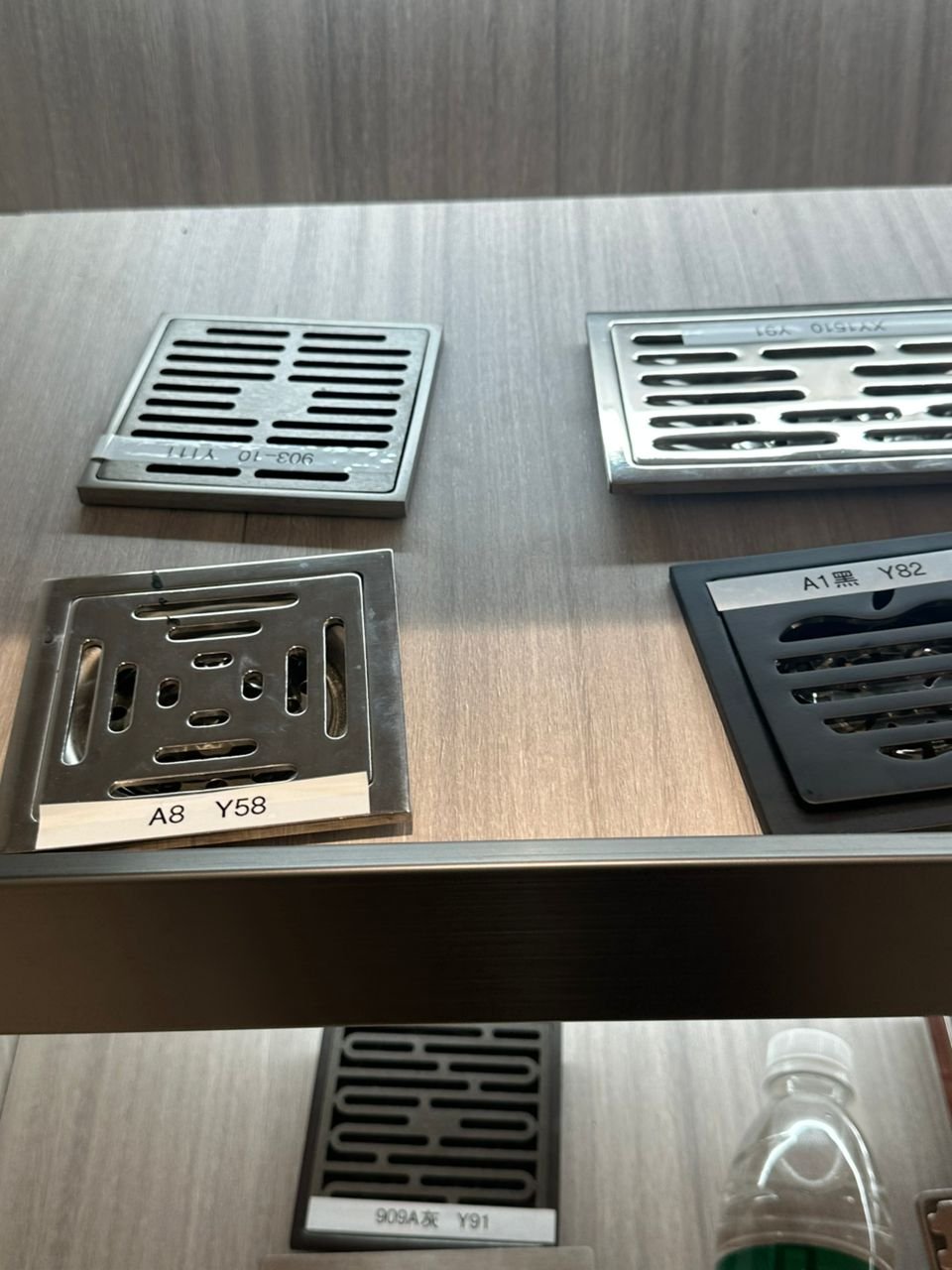 Grilles d'évacuation et siphons de sol métalliques